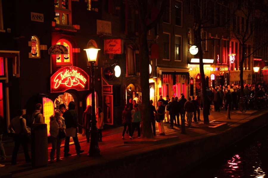 Amsterdam: Zabranjuju se turistički obilasci ulice 'Crvenih fenjera'