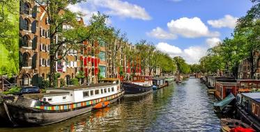 Amsterdam uvodi turističku taksu od 10 evra po danu