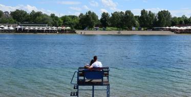 Ljuljaška sa vodopadom na Adi Ciganliji