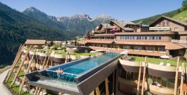 Ekstremni bazen na vrhu hotela s pogledom na Dolomite (FOTO)