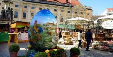 Uskršnji bazar na trgu Frajung Altwiener Ostermarkt