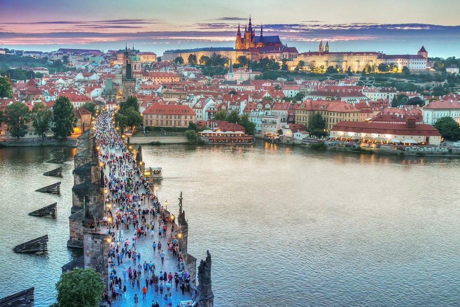 Češka ukida zabrane slobodnog kretanja i putovanja u inostranstvo